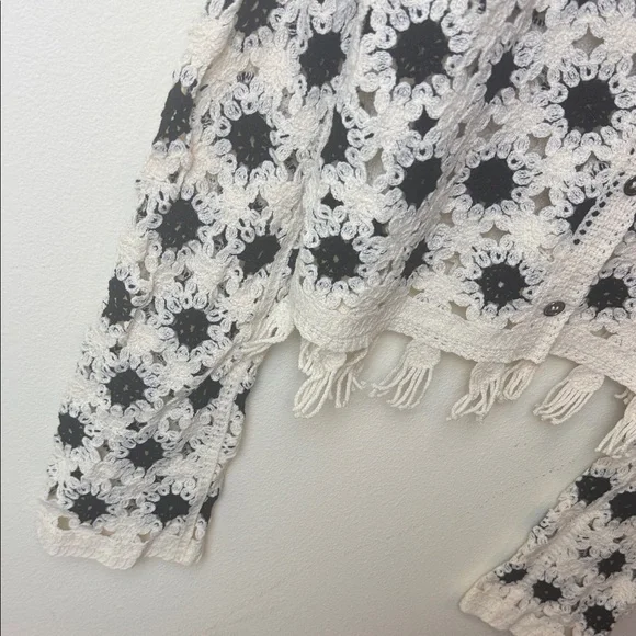 POL Crochet Cropped Cardigan in Cream and Black - Picture 10 of 12